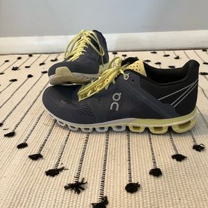 On Cloud women Running shoes